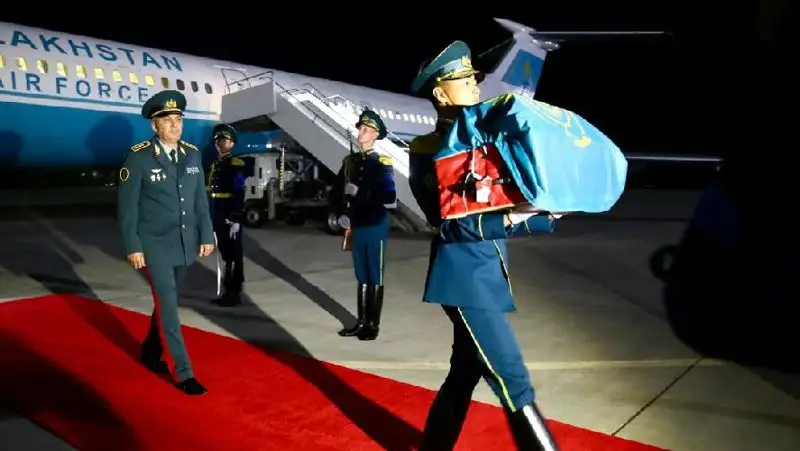 Останки погибшего во время ВОВ казахстанского воина доставили в Нур-Султан из Москвы
