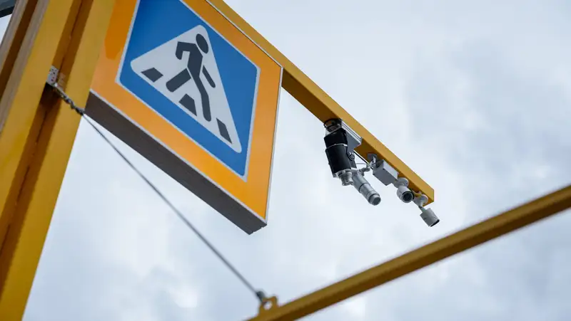 Водитель грузовика сбил девушку на пешеходном переходе в Актобе