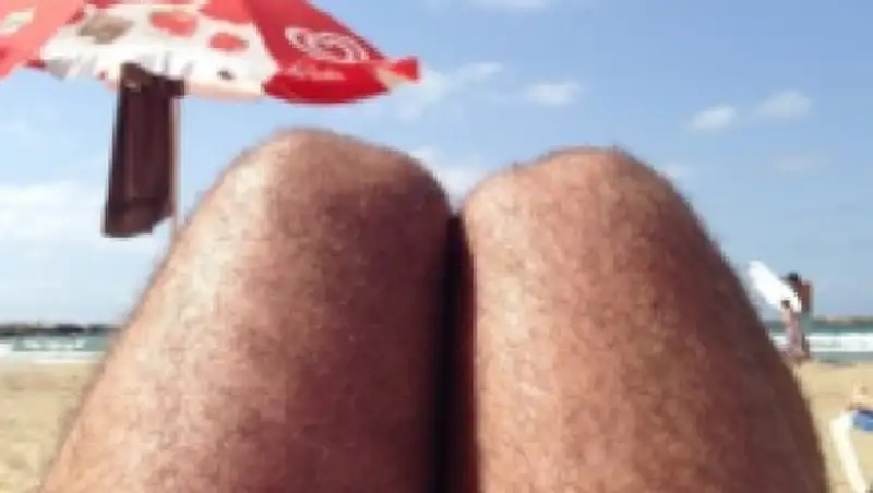 Интернет-пользователь попытался покорить сеть волосатыми коленками и потерпел фиаско