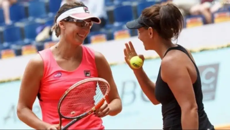 Ярослава Шведова и Кейси Деллакуа претендуют на премию WTA «Дуэт года»