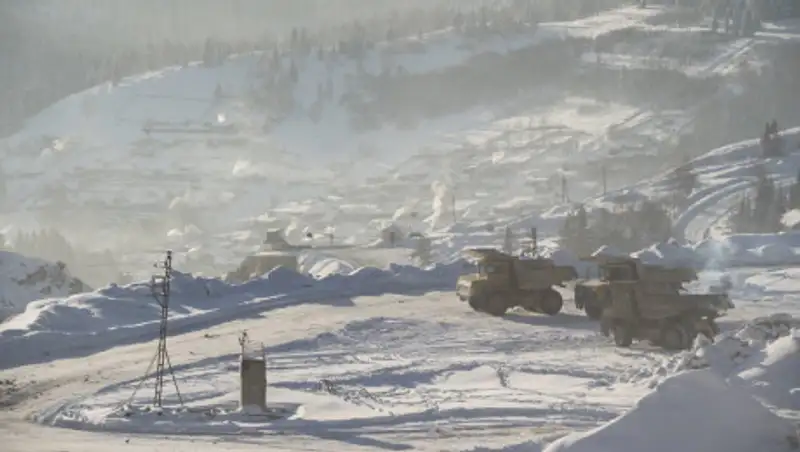 Рабочий погиб под снегом в ВКО