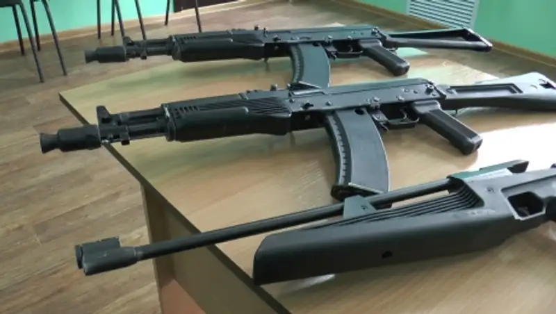 В Алматы молодые люди "из любопытства" украли учебное оружие
