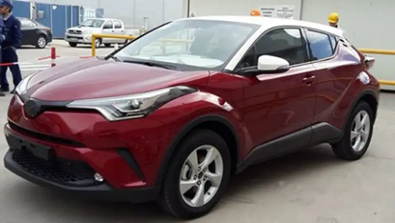 В Сети появились «живые» фотографии Toyota C-HR