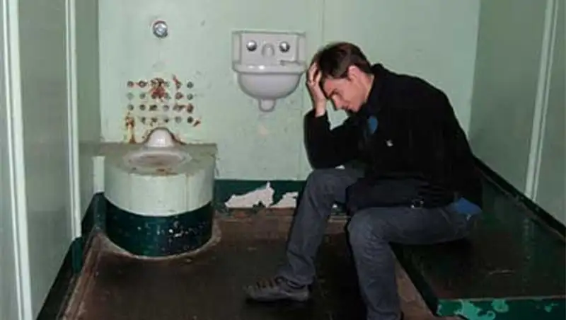 В Карагандинской обл сотрудник исправительного учреждения подозревается в мошенничестве 