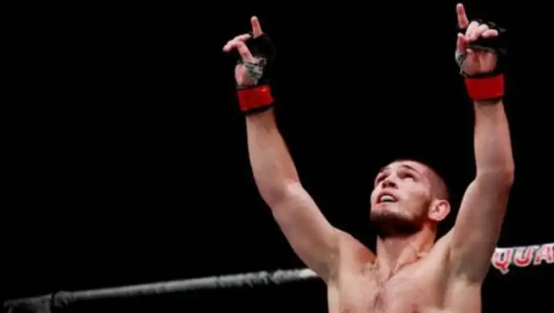 Боец Хабиб Нурмагомедов стал чемпионом UFC
