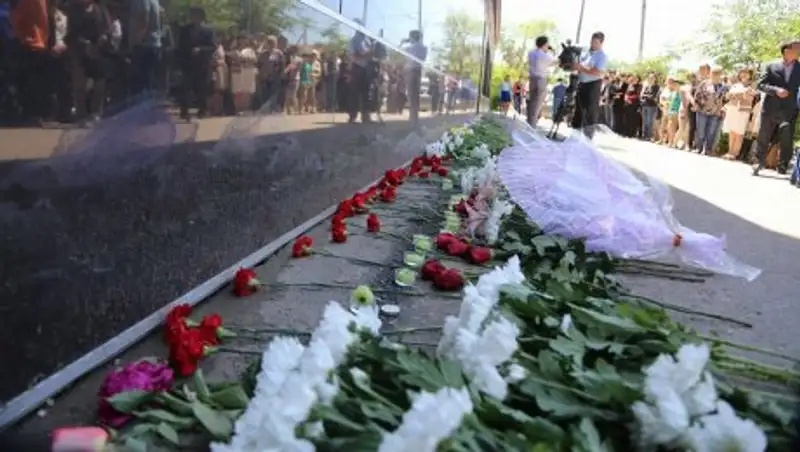 В Актобе проходят митинги в память погибших