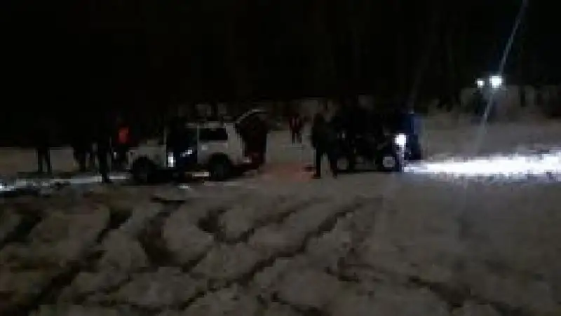 Автомобиль провалился под лед в Павлодаре