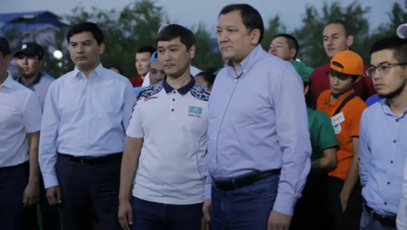 Аким Атырауской области встретился с молодежью лагеря "Жастар Отанға"