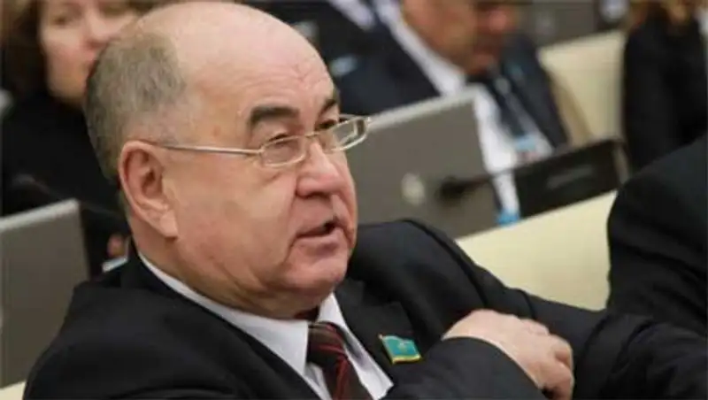 Защитить закон от чиновников и бездарных функционеров призвал депутат В.Косарев