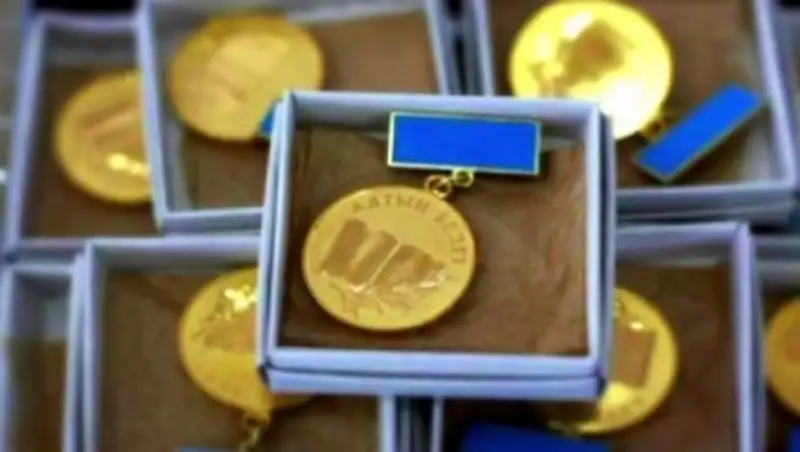 220 обладателей «Алтын белги» лишились грантов