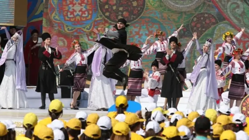Казахстанцы отмечают День единства народа