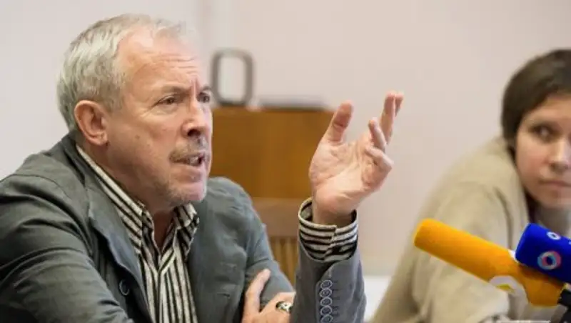 Макаревич возмутился "нечеловеческими" взносами на выпускной дочки