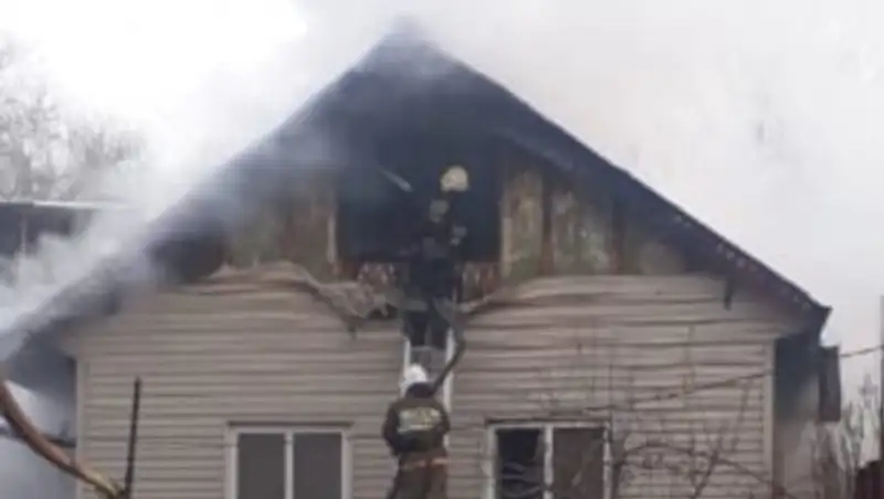 Двухэтажный частный дом горел в Алматы
