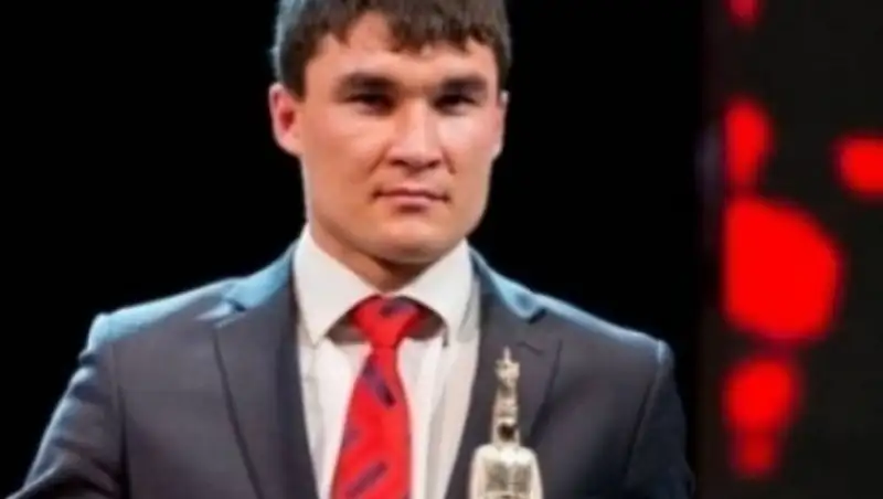 Казахстанский боксер Серик Сапиев отмечает день рождения в Англии