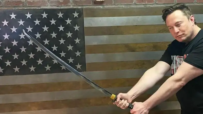 Илон Маск заявил, что не имеет дома