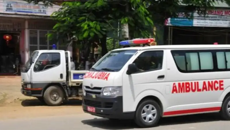 В Индии опрокинулся полицейский автобус: десятки раненых