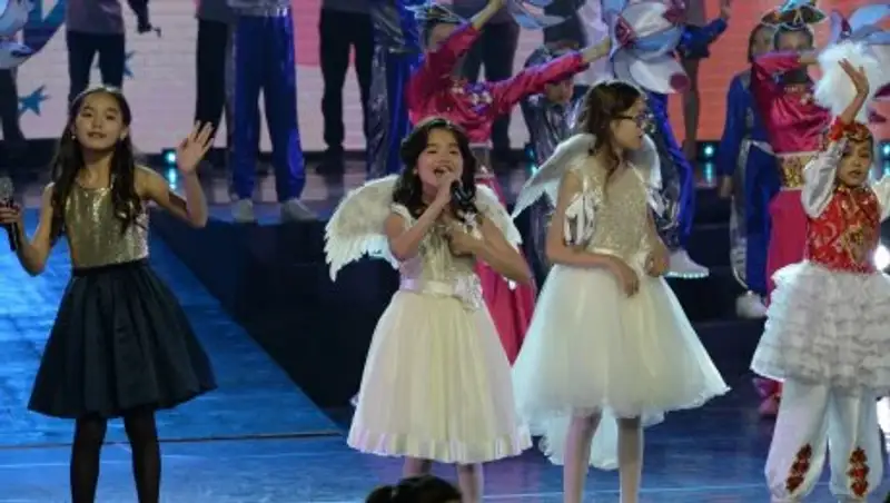 Самых маленьких алматинцев поздравили с Днем защиты детей