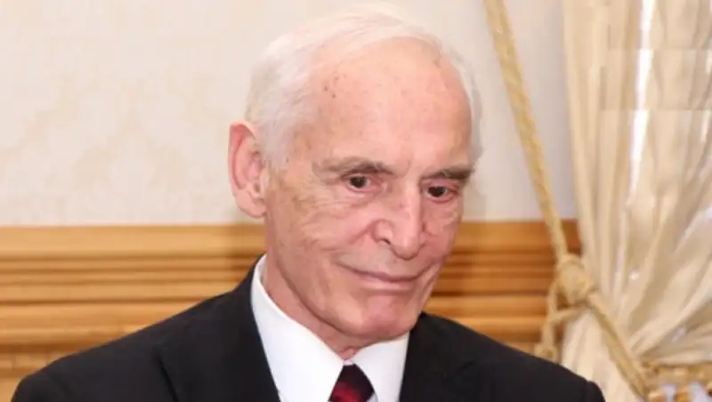 Народный артист СССР поздравил казахстанцев с Днем Победы