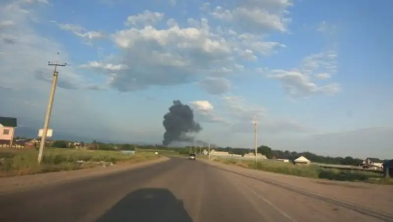 В Алматы горят склады