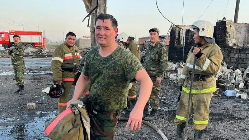 Взрыв уничтожил здание автозаправки в Актюбинской области