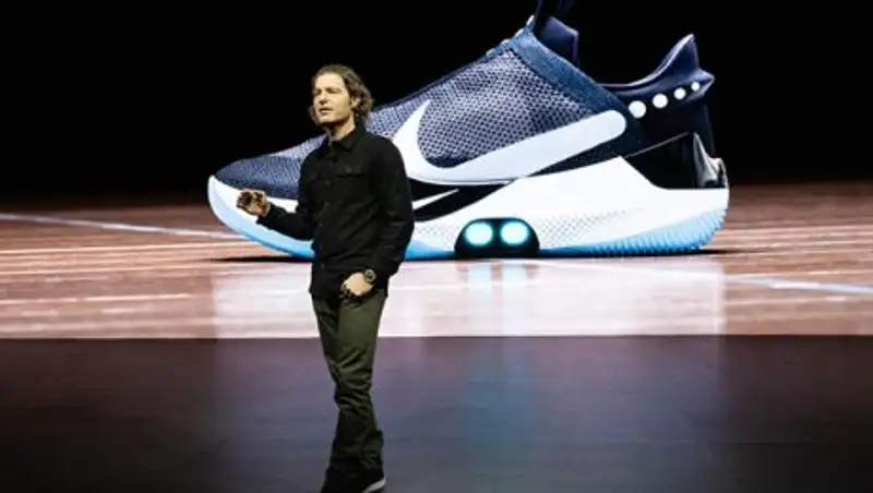 Назад в будущее: Nike выпустила "умные" кроссовки