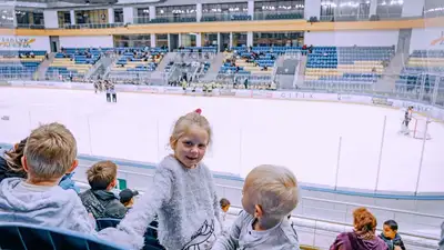 Спортивный досуг: Parimatch Foundation приобщает детей к хоккею, фото - Новости Zakon.kz от 31.10.2022 15:27