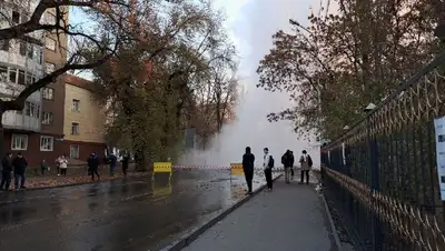 Мотопомпы подключили для ликвидации подтоплений из-за прорыва в Алматы 