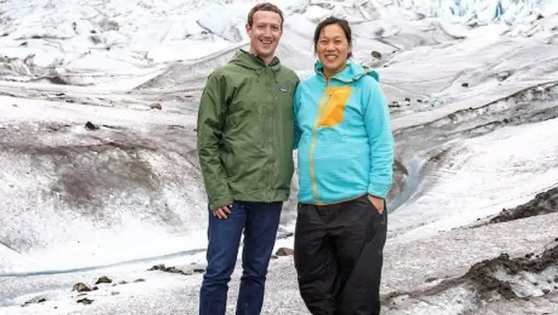 Марк Цукерберг опубликовал первую фотографию с беременной женой