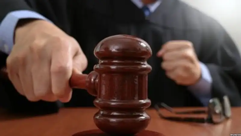 Избившего водителя скорой гражданина Турции не выдворили из-за его отсутствия