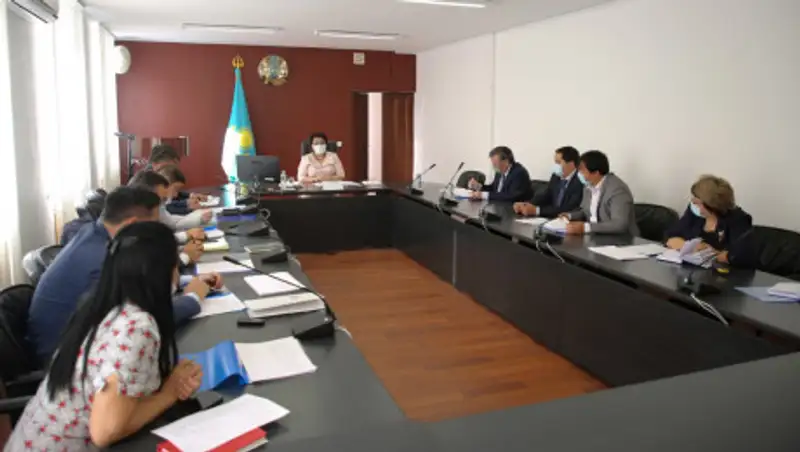 В Атырау распределили образовательные гранты акима области