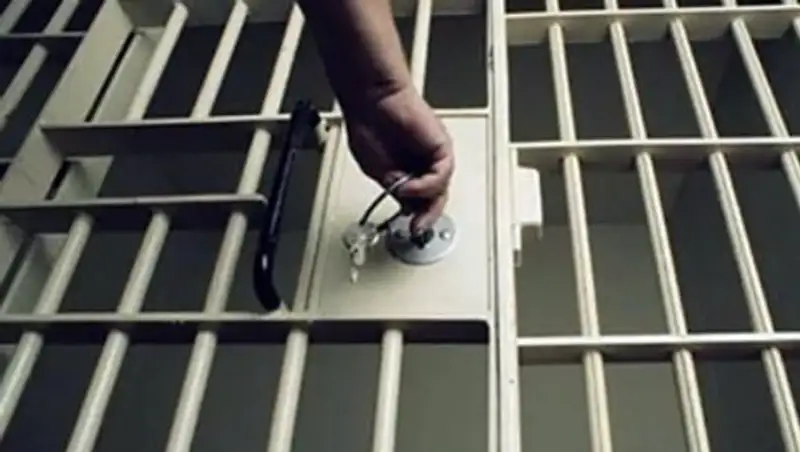 В Рудном осужден педофил, надругавшийся над собственной дочерью