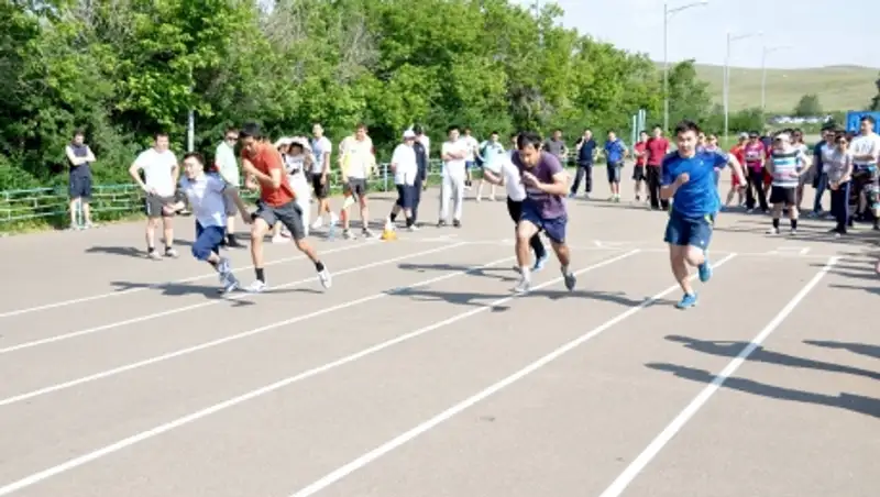 Более 200 государственных служащих в Акмолинской области сдают президентские тесты