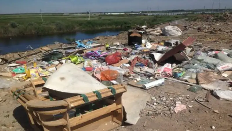 В Астане за свалку мусора наказали владельцев рынков