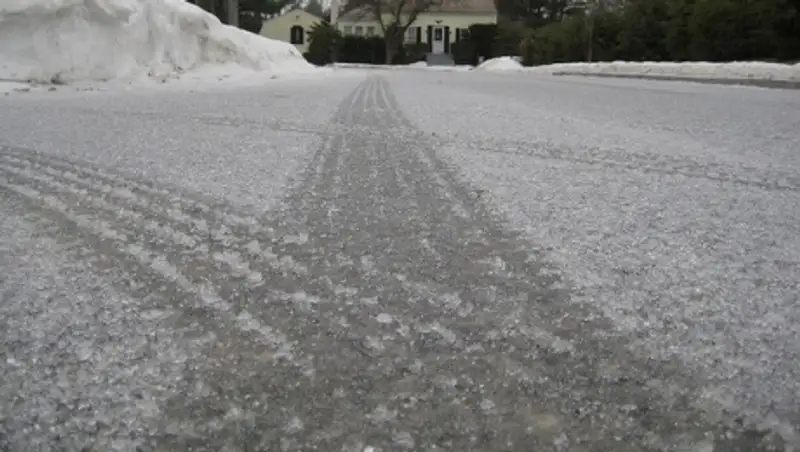 В Костанае женщина с ребенком отделались испугом после столкновения с авто
