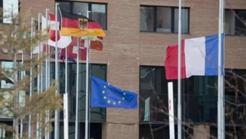 Казахстанские журналисты принесли цветы к посольству Франции в Астане