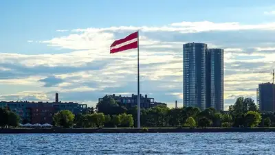 Рига, флаг Латвии, фото - Новости Zakon.kz от 28.09.2022 00:25