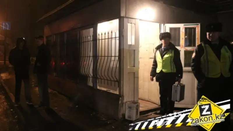 В Алматы гастролеры-разбойники, ограбив один ларек, напали на продавщицу другого