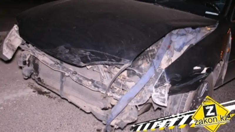 Две Toyota Camry не поделили перекресток в Алматы