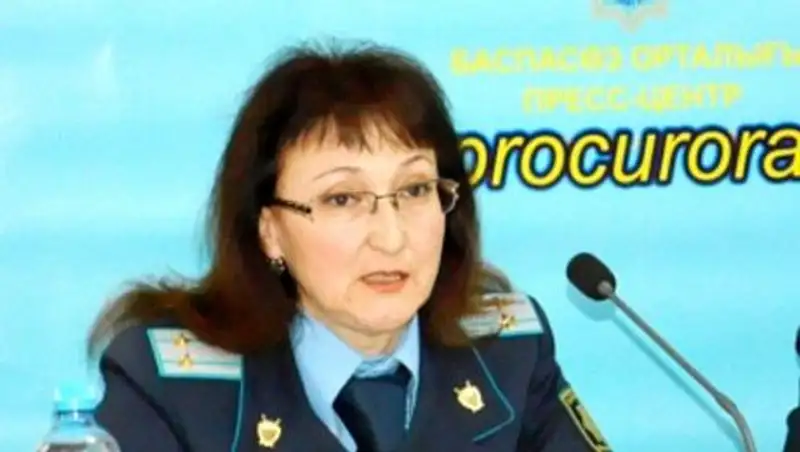 В Кокшетау замдиректора школы платила три зарплаты неработающей снохе