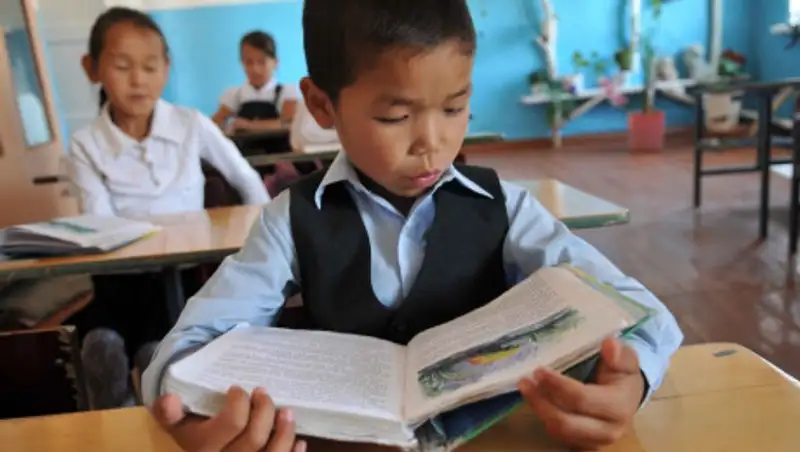 Президент поручил убрать различие в уровне образования между детьми в городе и селах