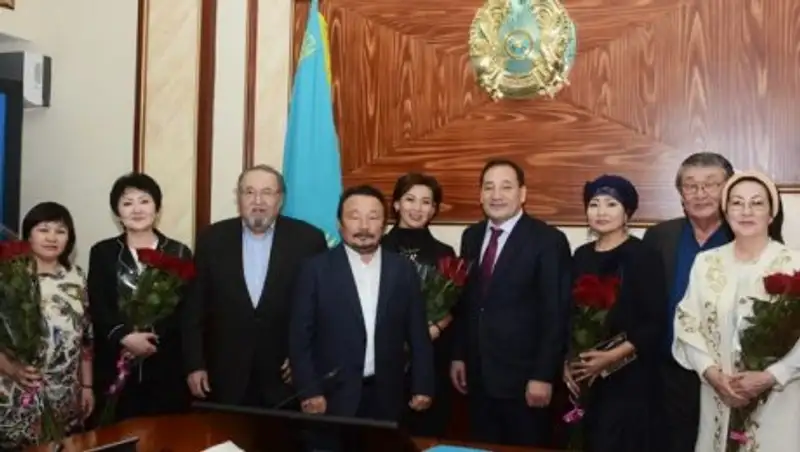 В Актау прошла встреча акима области и творческой интеллигенции