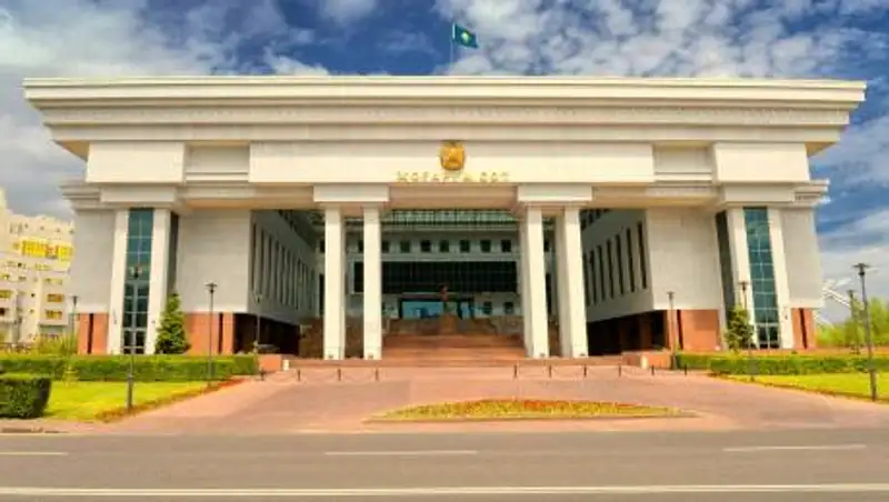 Токаев освободил от должностей десятки судей по всей стране