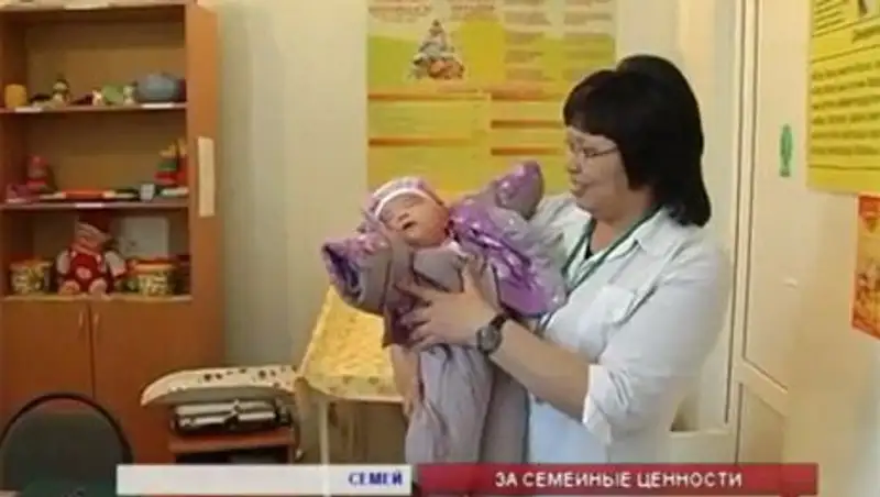 Проблему сиротства при живых родителях намерены решить семейские чиновники