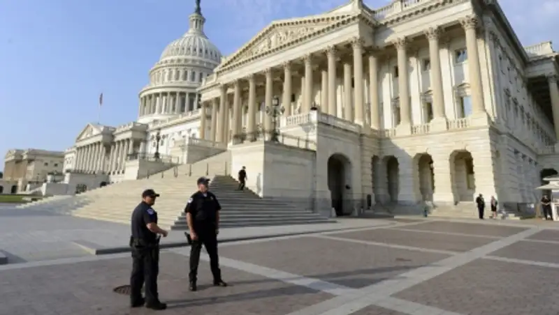 Конгресс США закрыли после самоубийства