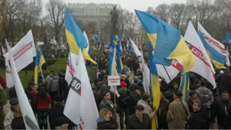 В Киеве многотысячный митинг сторонников евроинтеграции, фото - Новости Zakon.kz от 25.11.2013 04:09