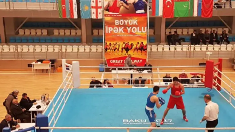 Казахстанец получил золотую медаль на турнире по боксу в Азербайджане