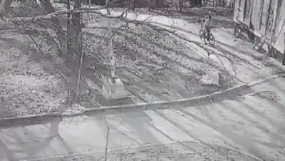 нашли мальчика по камерам, фото - Новости Zakon.kz от 05.04.2022 19:38