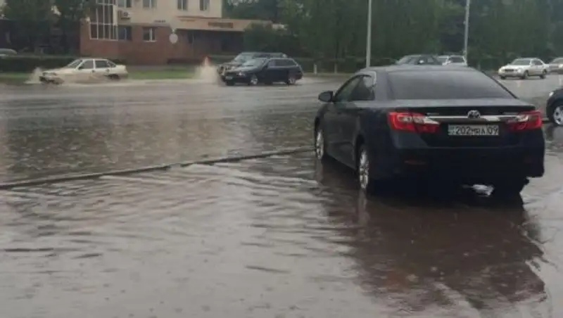 Казгидромет прокомментировал ливень в Астане 