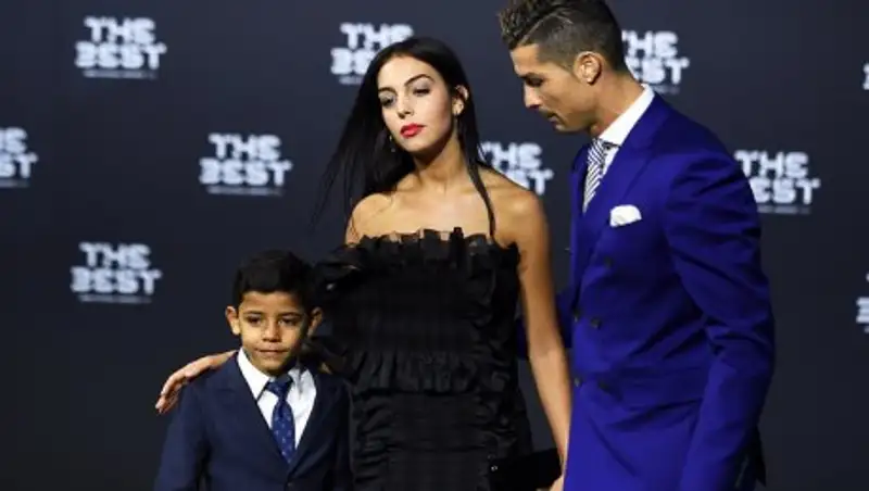 Криштиану Роналду в ближайшее время станет отцом близнецов