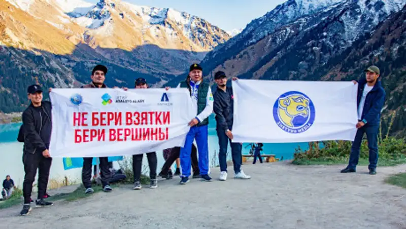 "Не берите взятки - берите вершины": Жетысусцы покорили новый пик